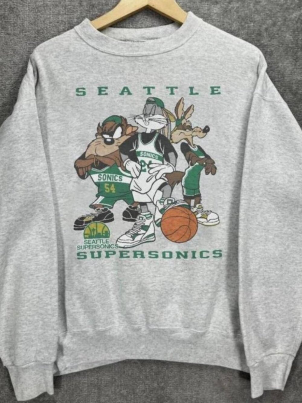 Seattle Supersonics Looney Tunes crewneck sweatshirt GILDAN REPRINT